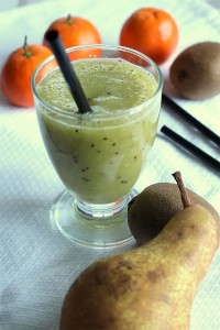 Smoothie d'hiver : poire, kiwi, clémentine (http://www.lacuisinedestephy.fr/2014/12/09/smoothie-aux-fruits-dhiver/)
