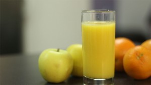 Smoothie d'hiver : orange, courge, pomme et miel (http://www.cuisineaz.com/recettes-videos/smoothie-d-hiver-64706.aspx)