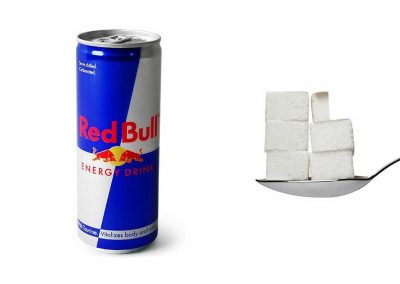 Une canette de 25 cl de Red Bull contient 27,5 g de sucre, soit 5,5 morceaux